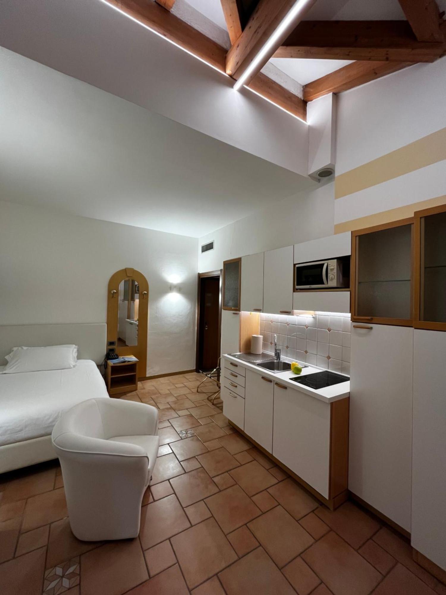 Manci Apartments By Hotel America Τρέντο Εξωτερικό φωτογραφία